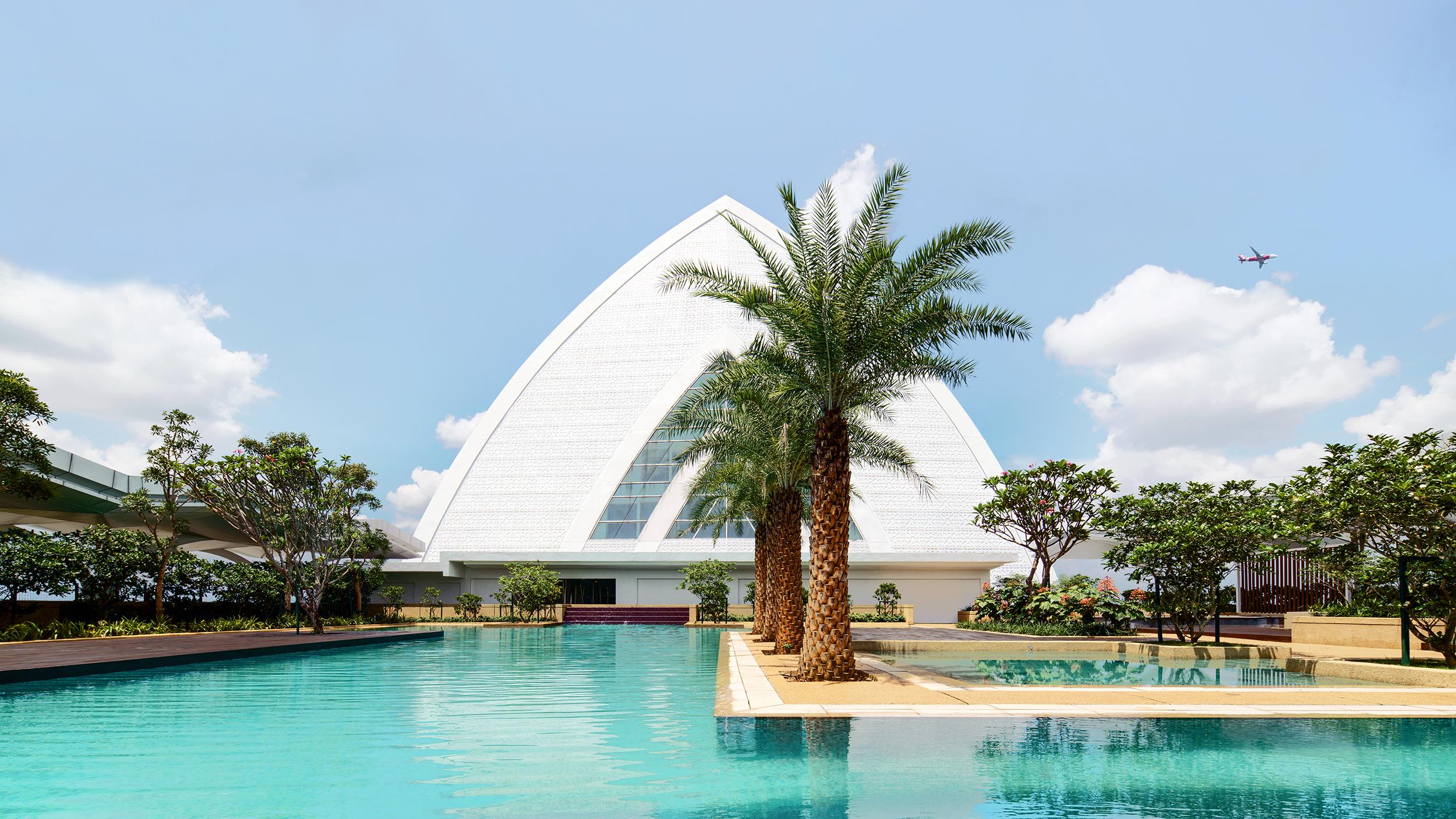 Movenpick Hotel & Convention Centre Klia Sepang Exterior foto The clubhouse at the World of Golf