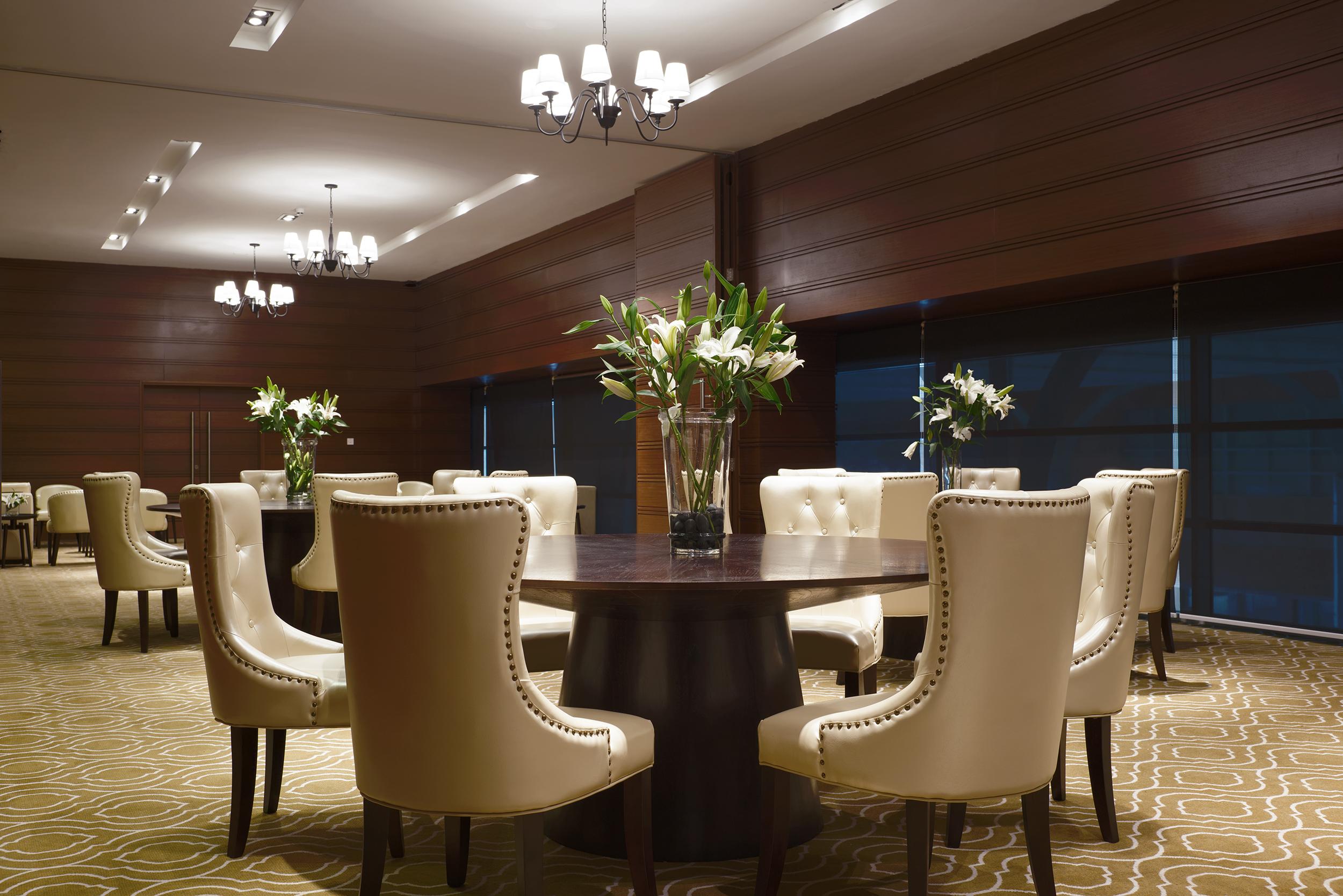 Movenpick Hotel & Convention Centre Klia Sepang Exterior foto The Club Lounge at the airport