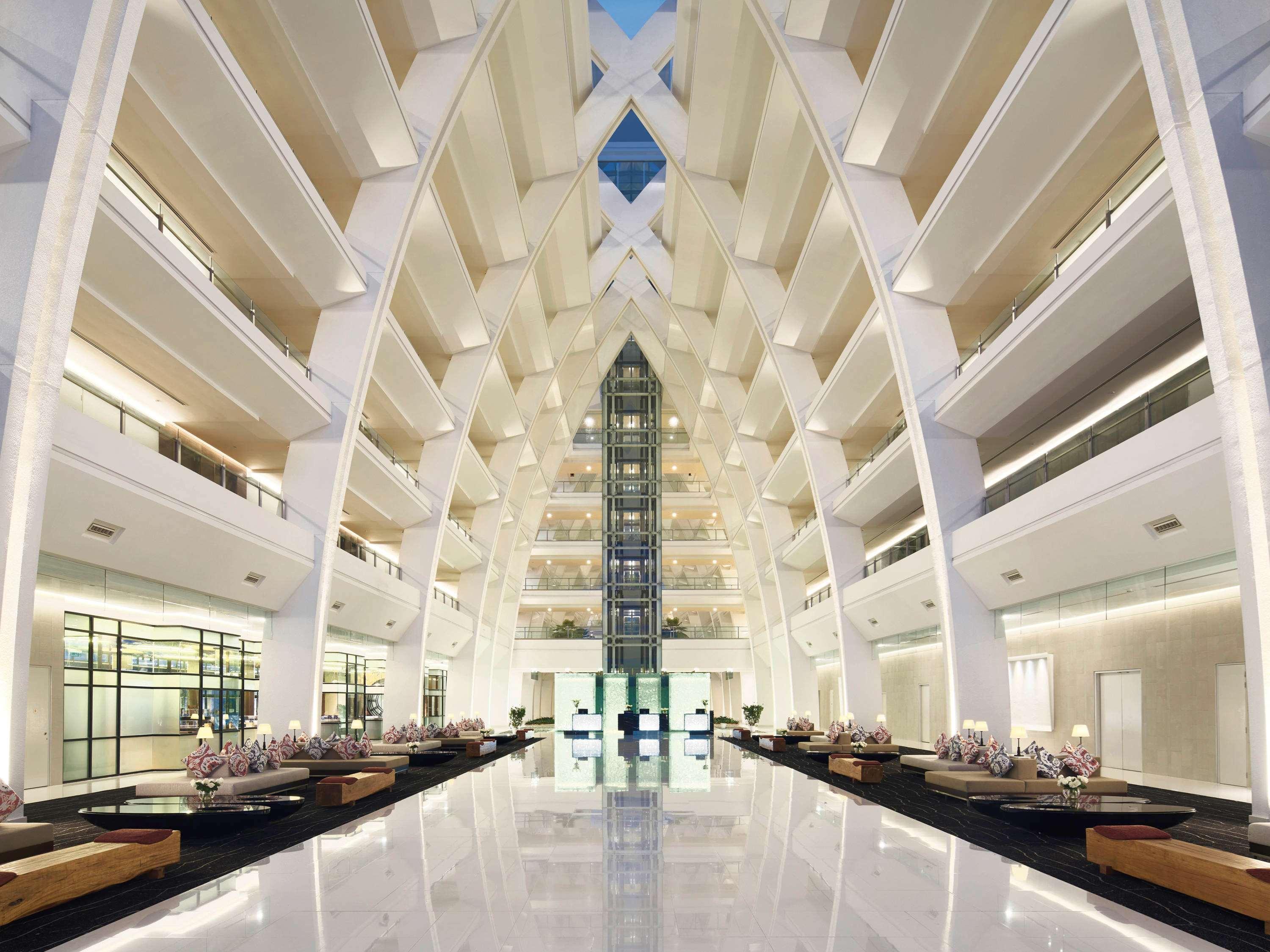 Movenpick Hotel & Convention Centre Klia Sepang Exterior foto The lobby of the hotel