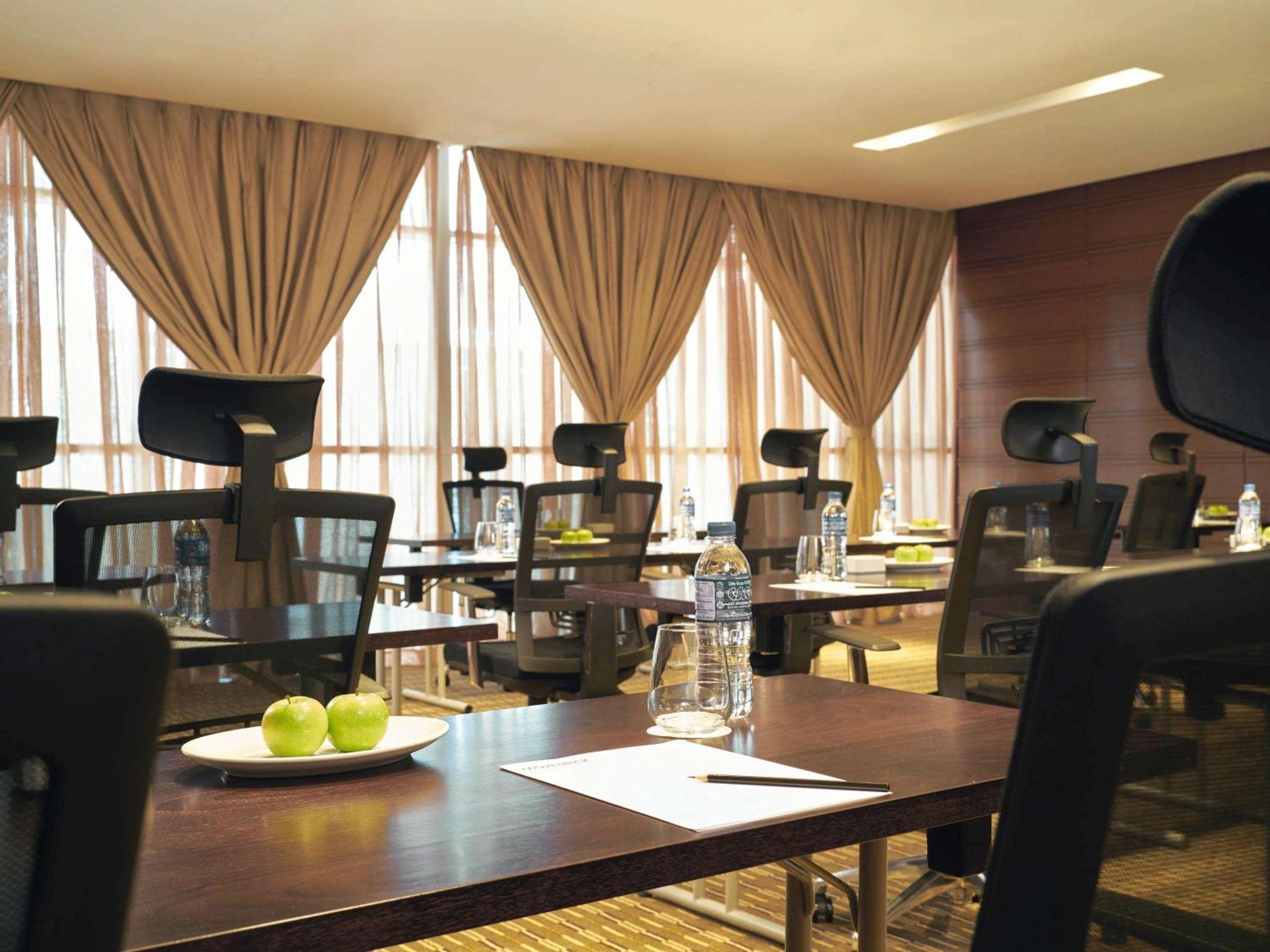 Movenpick Hotel & Convention Centre Klia Sepang Exterior foto Meeting room