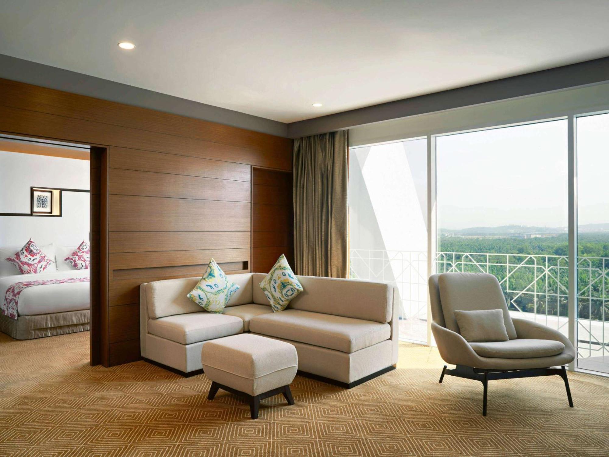 Movenpick Hotel & Convention Centre Klia Sepang Exterior foto Suite at the hotel