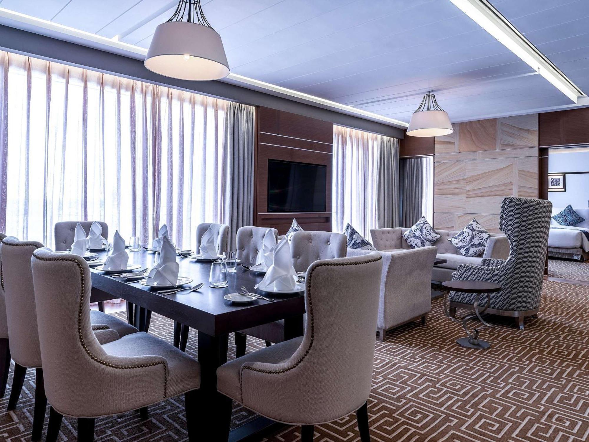 Movenpick Hotel & Convention Centre Klia Sepang Exterior foto The Royal Suite