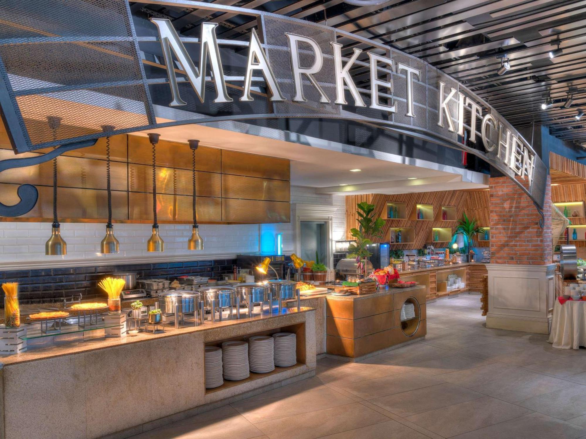 Movenpick Hotel & Convention Centre Klia Sepang Exterior foto Market Kitchen